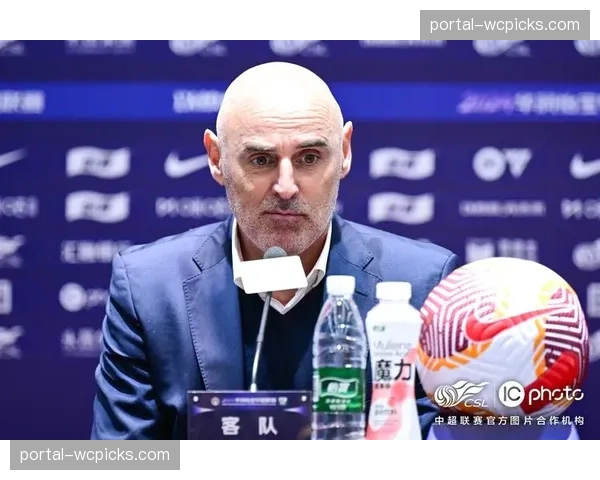 赛前发布会，上海海港主帅表示将全力应对三线作战