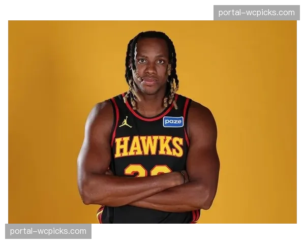 雷霆官媒晒全家福，球员合影洋溢好心情